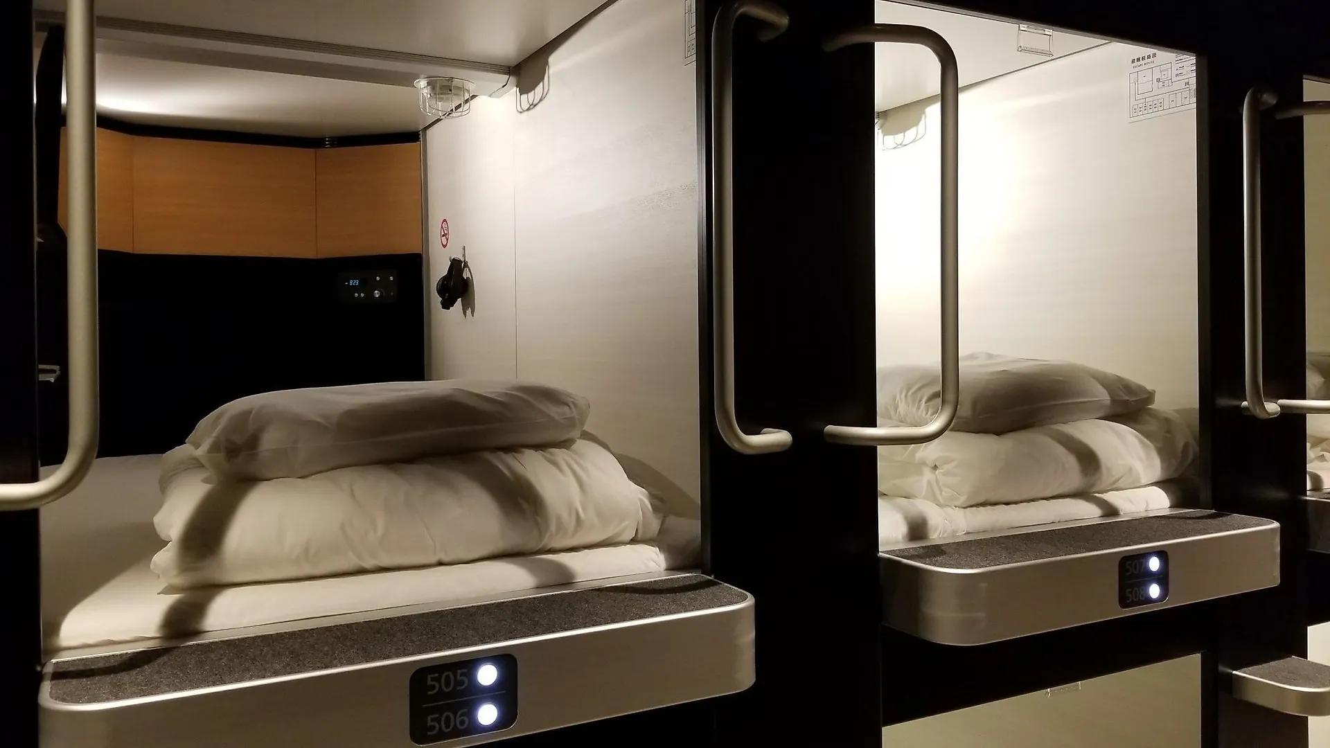 ** Capsule hotel Glansit Akihabara Hotel Tokyo Japan